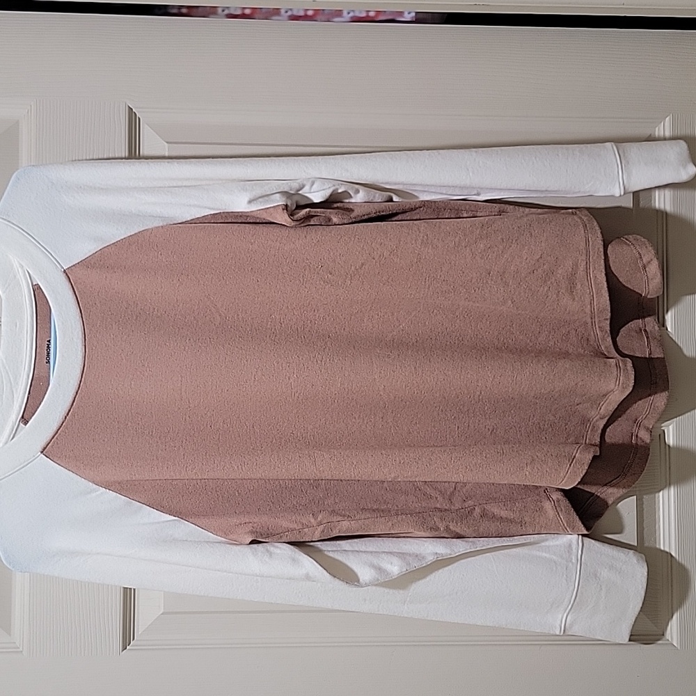 Two-Tone Raglan Long Sleeve Top - Picture 3 of 3